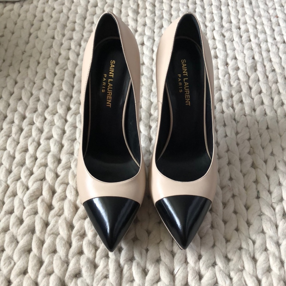 Saint Laurent nude/black pumps